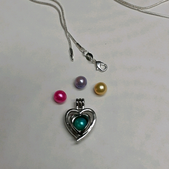 Dainty Heart Pendant Necklace NWOT - Picture 4 of 8